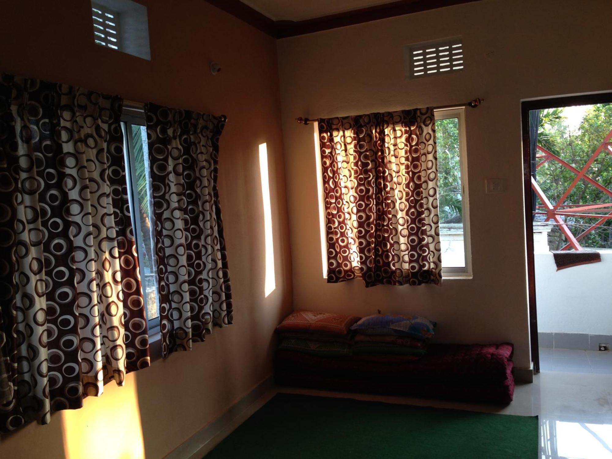 Surya Inn Konárka Pokoj fotografie